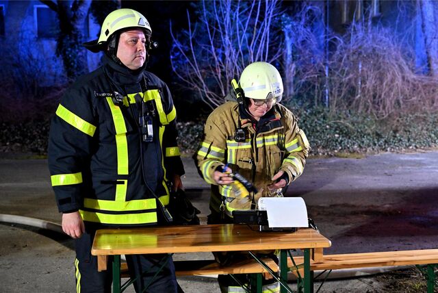 Die Recklinghäuser Feuerwehr beim Einsatz auf dem ehemaligen KSR-Gelände am Bruchweg in Recklinghausen.