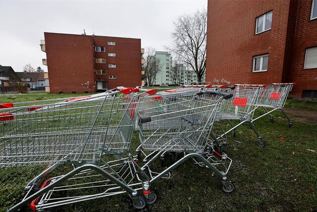 Bei der Shoppingtour einiger Immobiliengesellschaften geht es offenbar oftmals nur um Gewinnsteigerung, nicht um die Interessen der Mieter, sinnbildlich gezeigt mit einem Bild an der Blumenstraße.