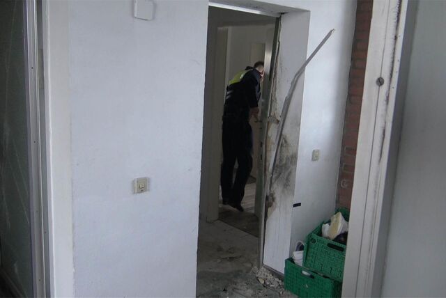 zerbochen Tür Glas Durchsuchung Wohnung Wohnungsdurchsuchung Razzia Drogenhandel mutmaßlich Polizei Mitte Hörde Dortmund