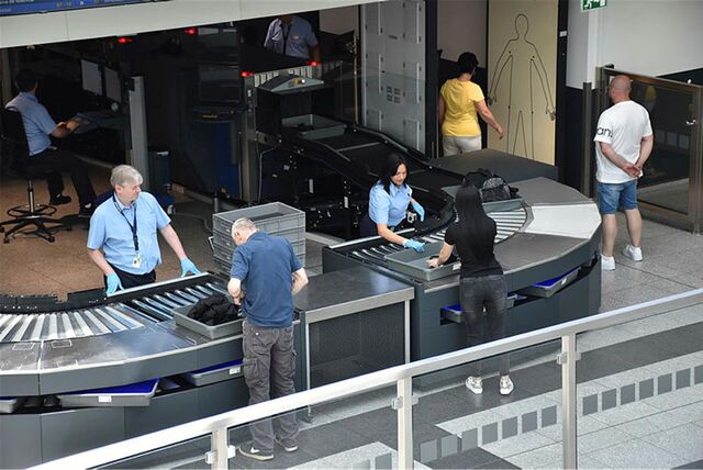Sicherheitskontrollen am Airport in Dortmund.