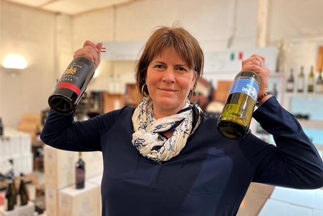 Nicole Laubert erweitert die Öffnungszeiten für die Vino-Vin-Filiale in Brechten. Zum Start sind zwei Weine im Angebot.