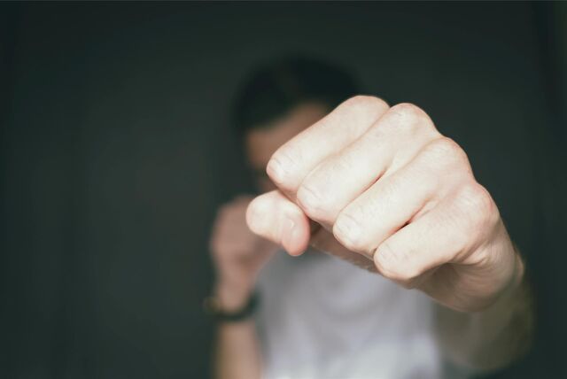 Nach einer Serie von Gewaltausrastern ist ein psychisch kranker Mann aus Herne am Bochumer Landgericht auf unbestimmte Zeit in eine forensisch-psychiatrische Klinik eingewiesen worden. (Symbolbild)