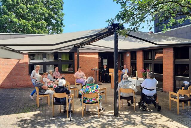 Blick auf den Eingang des evangelischen Gemeindezentrums Im Hundel Lippramsdorf