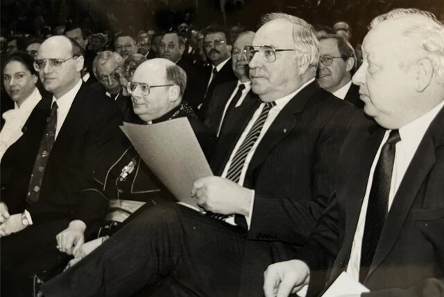 Gruppenbild mit Bundeskanzler Dr. Helmut Kohl