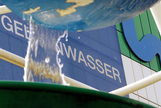Gelsenwasser-Mitarbeiter können sich ausweisen und sind meist an ihrer blau-grünen Kleidung erkennbar.