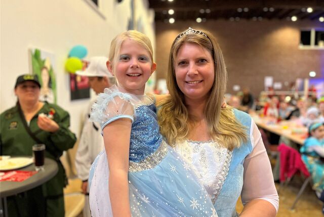 Am Sonntag (4.2) feierte der KC Rote Funken in der Aula des Adalbert-Stifter-Gymnasiums in Castrop-Rauxel Kinderkarneval.