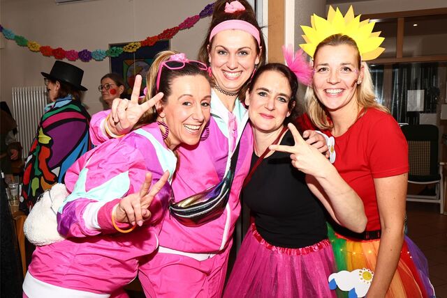 Vier verkleidete Frauen