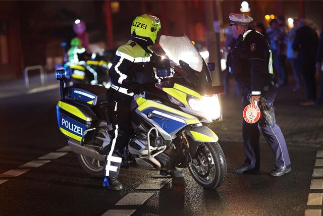 Polizist auf Motorrad