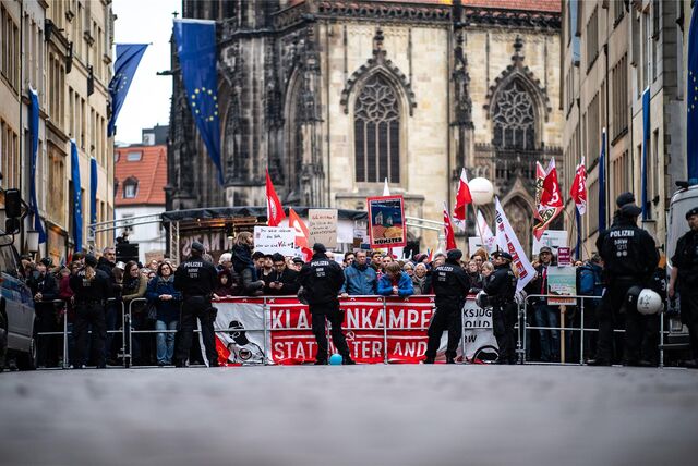 Immer wieder wird in Münster gegen die AfD demonstriert. Für den 16. Februar 2024 zum Neujahrsempfang der AfD, erwartet die Polizei eine fünfstellige Zahl an Demonstranten.
