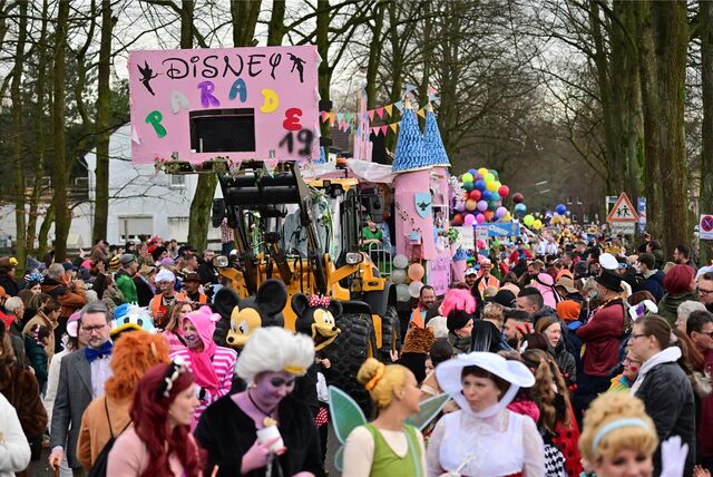 Tausende feierten am Sonntag in Sickingmühle den Straßenkarneval. „Sickingmühle feiert ohne End, Karneval wie im Disneyland!“ lautete in diesem Jahr das Motto.