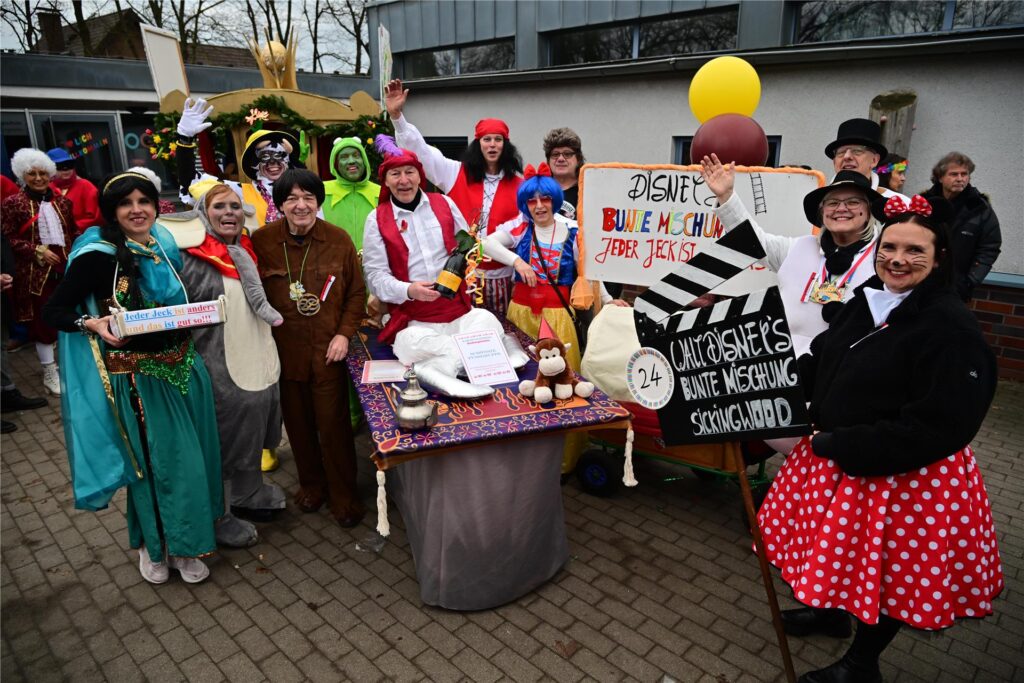Als schönste Fußgruppe ausgezeichnet wurde die Fußgruppe Mirco Kübber, die mit märchenhaften Motiven unter dem Motto „Disney`s bunte Mischung - jeder Jeck ist anders“ angetreten war.