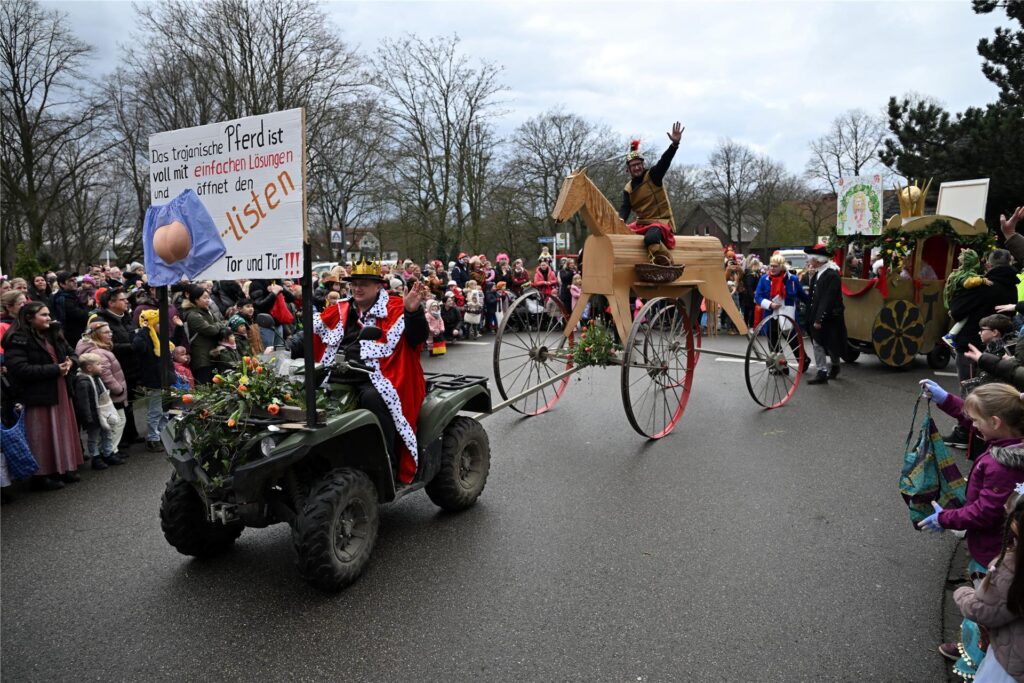 Prachtvolle Motivwagen, bunte Fußtruppen und ein begeistertes Publikum prägen den Karnevalsumzug in Sickingmühle.