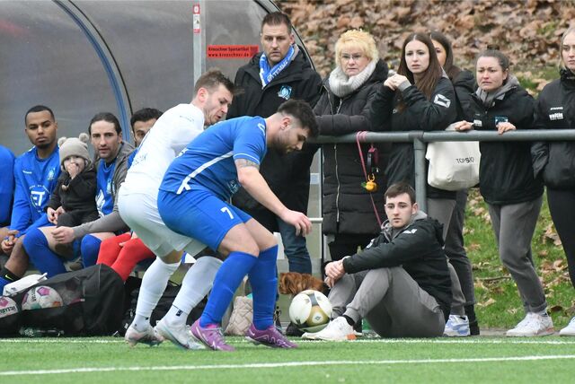 Trotz Unterzahl nach einer Roten Karte nach 30 Minuten gewann Wacker Obercastrop das Testspiel gegen den ambitionierten B-Kreisligisten Westfalia Dortmund mit 2:1.