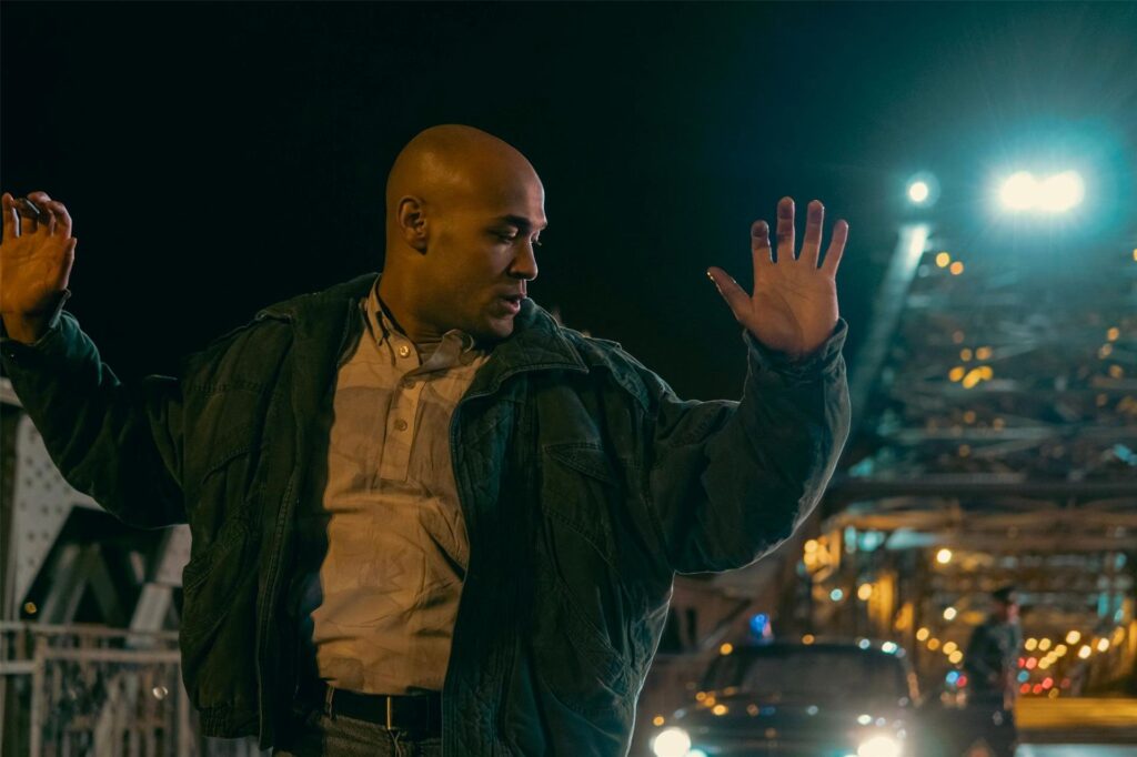 Die Serie „Sam, ein Sachse“ mit (Malick Bauer) ist für einen Grimme-Preis nominiert. Sie erzählt die Geschichte von Samuel Meffire, dem ersten schwarzen Polizisten Ostdeutschlands.