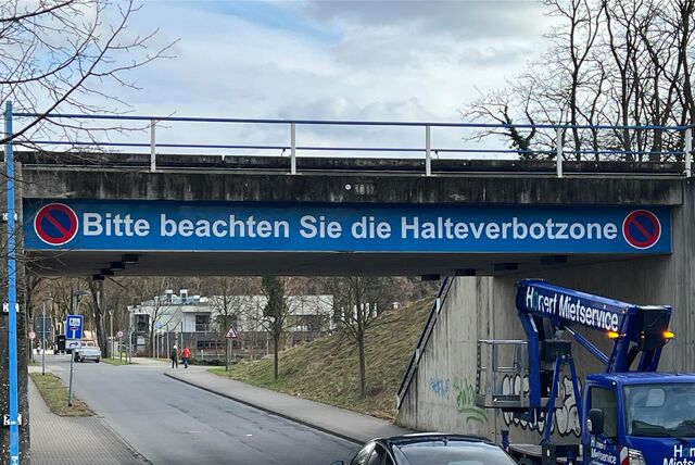 Ein Schild mit „Halteverbotzone“ an der Stadtmühlenbucht in Haltern
