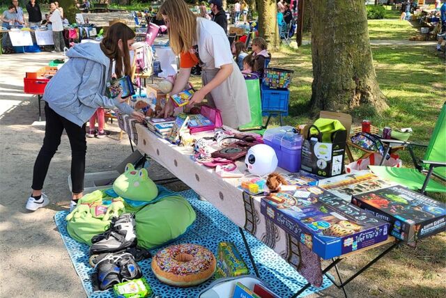 Im letzten Sommer gab es erstmals einen großen Flohmarkt im Bürgerpark, der bei bestem Wetter zahlreiche Besucher anzog.
