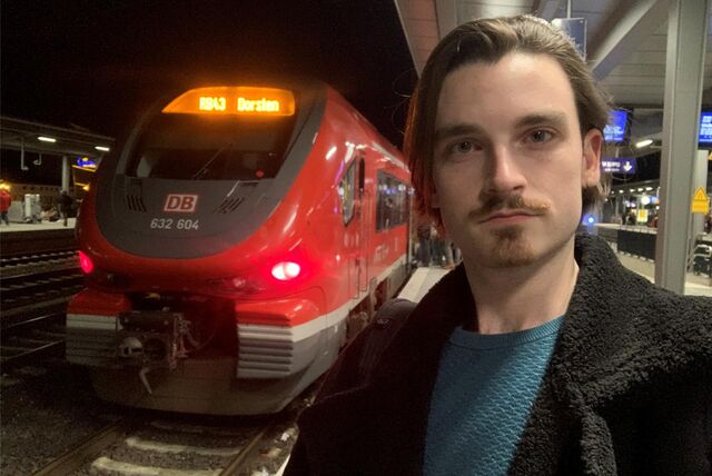 Unser Reporter steht am Dortmunder Hauptbahnhof vor dem Regionalzug RB43. Die Fahrt verlief nicht pannenfrei.