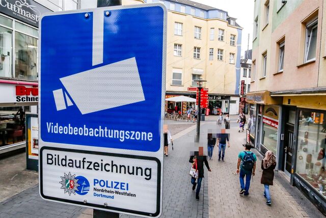 Bild des Schildes zu Videoüberwachung an der Brückstraße in Dortmund.