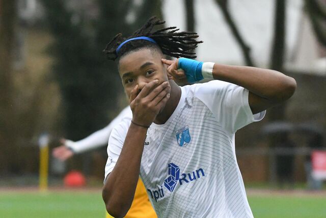 Trotz eines frühen 0:1 sowie Unterzahl ab der 60. Minute gewann Wacker Obercastrop das Westfalenliga-Derby gegen DSC Wanne mit 2:1.