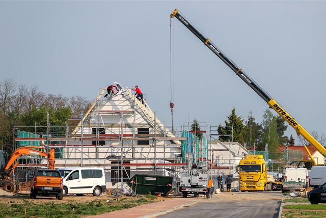 In Deutschland gibt es hohe Hürden für den Kauf von Eigenheimen. Das sollte sich Expertenangaben zufolge ändern.