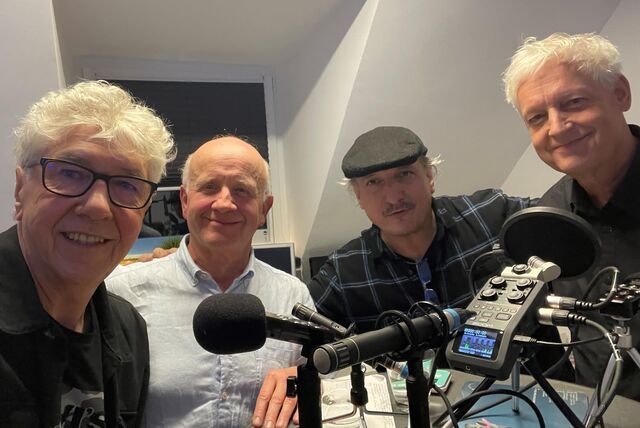 Die Trilogy-Mitglieder Guido Harding, Jochen Kirstein und Martin Breuer mit Moderator Jürgen Elschker