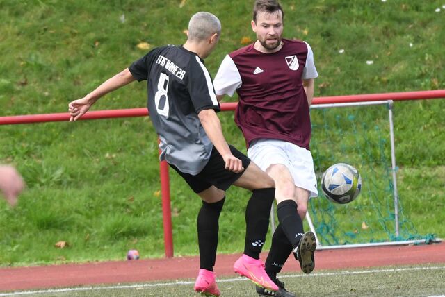 Der ETuS Wanne (schwarze Trikots) nimmt nicht länger am Spielbetrieb der Kreisliga B2 teil.