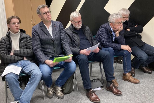 Besorgte Bürger aus Polsum um Peter Schanz (2. v. l.) fordern im Haupt- und Finanzausschuss die Stadt dazu auf, gegen die geplante Pyrolyse-Anlage auf Gelsenkirchener Stadtgebiet auf dem Rechtsweg vorzugehen.