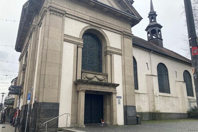 Die Gymnasialkirche neben dem Petrinum.