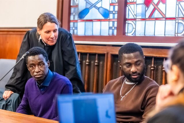 Die Brüder des getöteten Mouhamed Dramé waren auch an diesem Verhandlungstag wieder im Saal.