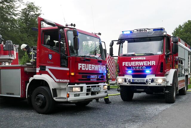 Zwei Feuerwehrfahrzeuge