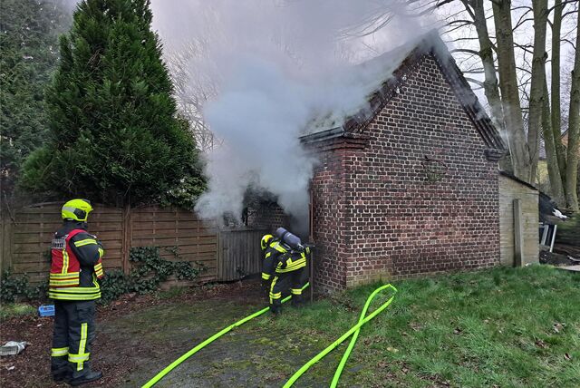 An der Römerstraße geriet am frühen Freitagabend (23. Februar) ein Gartenhaus in Brand.
