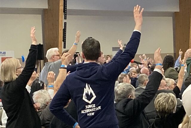 Die „Junge Alternative“, die rechtsextreme Jugendorganisation der AfD, war auf dem Landesparteitag der AfD in Marl stark vertreten.
