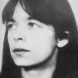 Ein Bild der RAF-Terroristin Daniela Klette und das Logo der RAF aus einem Bekennerschreiben der Roten-Armee-Fraktion.