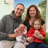 Familie Goldberg ist überglücklich: Töchterchen Mara kam am 29. Februar 2024 im Dorstener St. Elisabeth-Krankenhaus zur Welt.