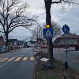 Viele Verkehrsschilder kennzeichnen Baustelle an Dorstener Straße.