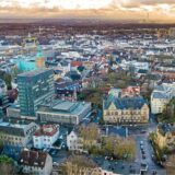 Montage zeigt ein Luftbild der Recklinghäuser Innenstadt sowie ein Porträt von Bürgermeister Christoph Tesche