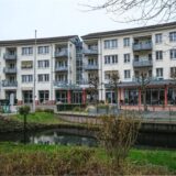 Die Montage zeigt die Residenz am Festspielhaus und Luzia Köpnick aus Recklinghausen.