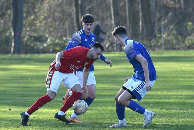 Beim TuS Henrichenburg (rote Hemden) hatte die SG Horneburg mit 4:2 die Nase vorn,