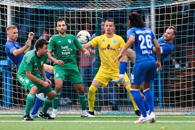 Am vierten Westfalenliga-Rückrundenspieltag keine Siege verbuchen konnten der SV Wacker Obercastrop (blaue Trikots) und der BSV Schüren (in Grün).