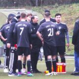 Trainer Dirk Cholewinski (M.) hat den SC Marl-Hamm an die Tabellenspitze der Kreisliga B2 geführt. Sein Zukunft bei den Löwen ist geklärt.