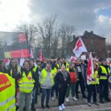 Ca. 5.000 Streikende sind auf dem Friedensplatz in Dortmund eingetroffen.
