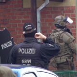 Ein Spezialeinsatzkommando hat ein Wohnhaus in Bönen gestürmt.