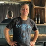 Heinz-Bernd Töns hat das Vinylcafe Schwarzes Gold umgebaut – am Wochenende feiert er Wiedereröffnung.