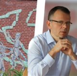 Das Mosaik an der Fassade einer Kita im münsterländischen Herbern zeigt Deutschland in den Grenzen von 1937. Kinder tanzen über sie hinweg. Dr. Bernd Fabritius, der Präsident des Bundes der Vertriebenen, sieht darin „eine schöne Metapher“.
