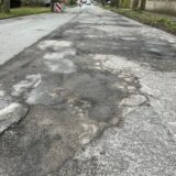 Straßenschäden im Belag auf der Sydowstraße in Waltrop. (Archivbild)