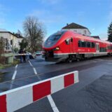 Der Bahnübergang an der Dortmunder Straße macht Probleme: Die Schranken gingen um 16 Uhr nicht runter. Die Züge fuhren so durch.