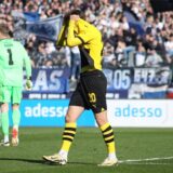 Hettwer versteckt seinen Kopf im Trikot.