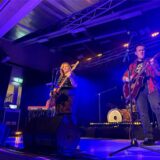 „Sparkassen-Clubraum“-Band „Cherry-Bomb“ sorgte für einen etwas ruhigeren aber emotionsvollen Einstieg beim FemRock-Festival in Dorsten mit Sängerin Anna Carolin Coutourier.