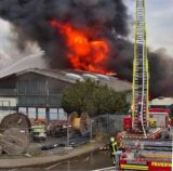 Wir berichten live vom großen Feuerwehreinsatz in Dortmund-Aplerbeck.
