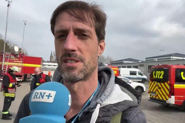 Reporter Tim Schulze berichtet live vom großen Feuerwehreinsatz in Dortmund-Aplerbeck.